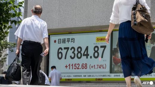 Asian stocks tumble as geopolitical tensions and tariff concerns collide