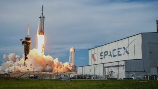 It Took Three Analysts to Rate SpaceX a Buy. That Tells You Something.